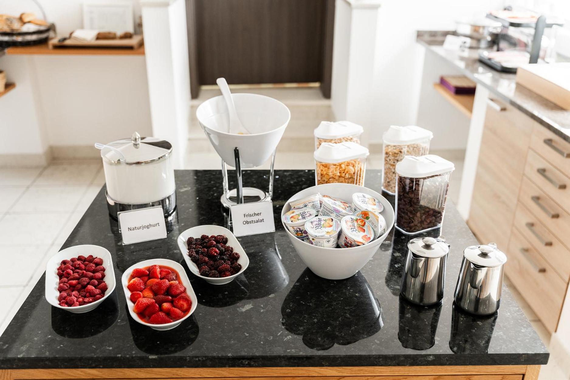Hotel Vier Jahreszeiten Therme & Kliniken Bad Krozingen Naehe Freiburg & Schwarzwald Ideal Fuer Wellness Kur & Business Ausfluege 24H Check In- Wlan & Parken Gratis Екстер'єр фото