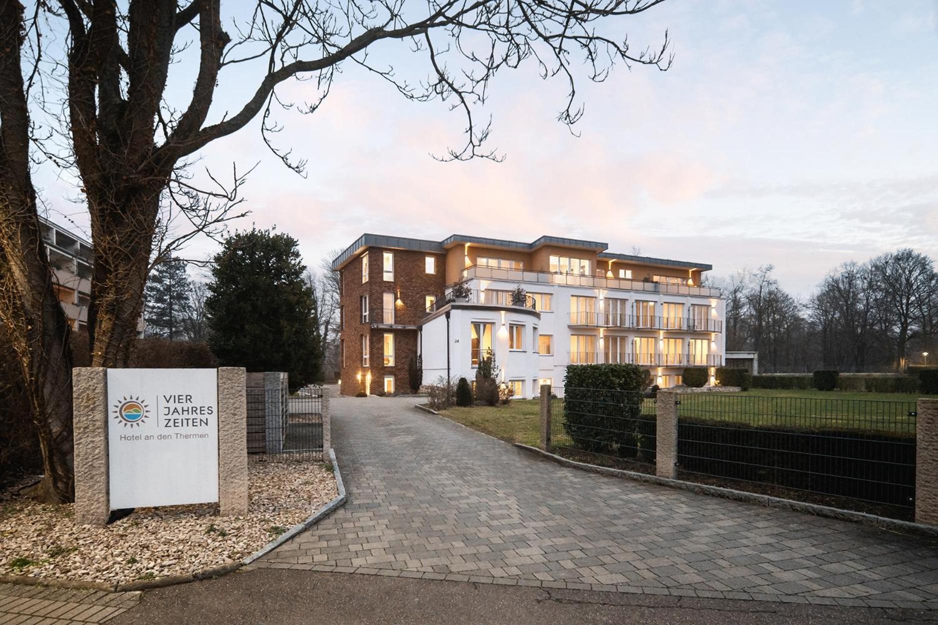 Hotel Vier Jahreszeiten Therme & Kliniken Bad Krozingen Naehe Freiburg & Schwarzwald Ideal Fuer Wellness Kur & Business Ausfluege 24H Check In- Wlan & Parken Gratis Екстер'єр фото