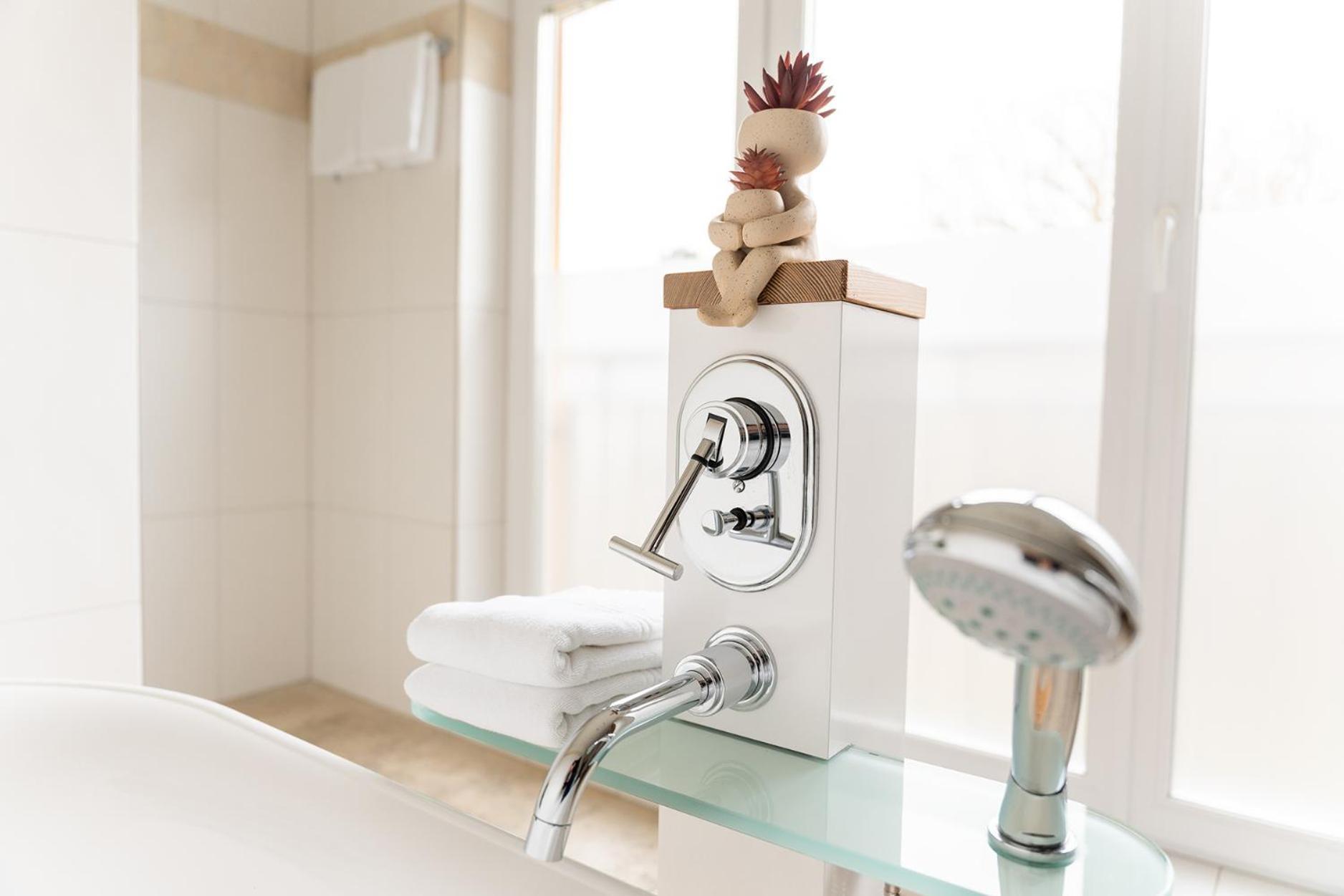 Hotel Vier Jahreszeiten Therme & Kliniken Bad Krozingen Naehe Freiburg & Schwarzwald Ideal Fuer Wellness Kur & Business Ausfluege 24H Check In- Wlan & Parken Gratis Екстер'єр фото